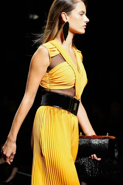 Look 3